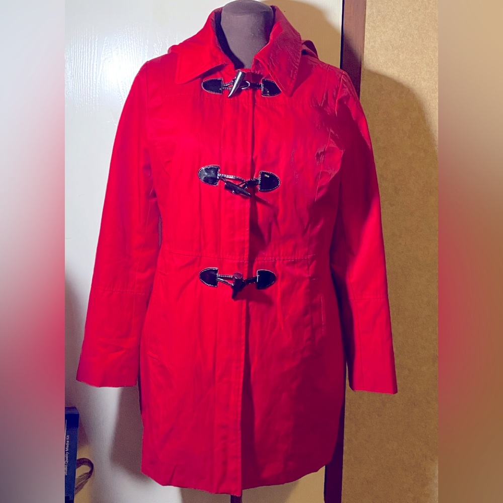 Like new Nautica coat and rain/ trench coat. Size sm. Removable hood and liner